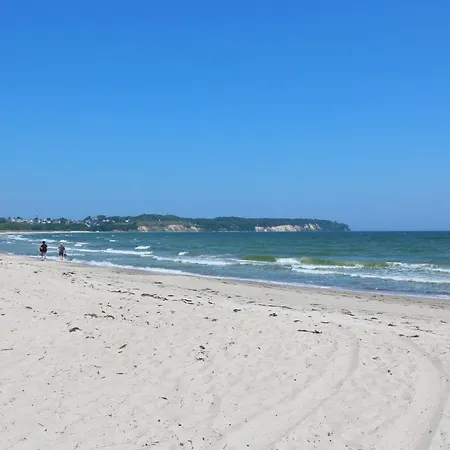 Strandnahe Rex Rugia: Seaside Retreat With Terrace And Access Apartment *